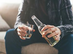 7 Dampak dan Bahaya Negatif Minuman Keras Beralkohol 7 Dampak dan Bahaya Negatif Minuman Keras Beralkohol