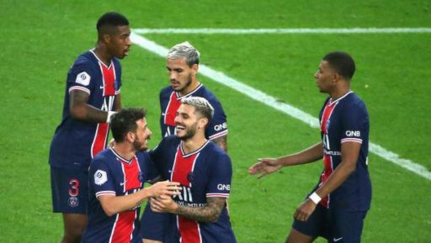 Striker Paris Saint-Germain Argentina Mauro Icardi merayakan bersama rekan satu timnya setelah mencetak gol selama pertandingan sepak bola L1 Prancis antara Stade de Reims (SR) dan Paris Saint-Germain (PSG) pada 27 September 2020, di Stadion Auguste Delaune di Reims, Prancis timur.  (Foto oleh FRANCOIS NASCIMBENI / AFP)