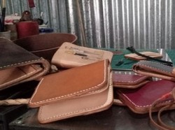 Putar Otak Hadapi Imbas Corona, Pria Ini Bisnis Kerajinan Kulit