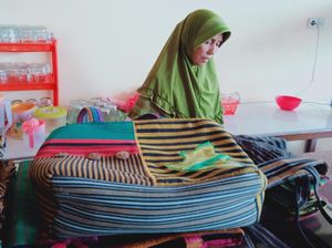 Imbas Corona, Perajin Lurik Tenun Banting Setir Jualan Soto