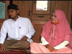 Pesona Nenek Luna Maya Pikat Pemuda 36 Tahun Lebih Muda Pesona Nenek Luna Maya Pikat Pemuda 36 Tahun Lebih Muda