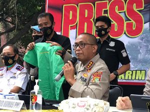 Tersangka Pelecehan Tulis Gelar Dokter di Baju OK Saat Rapid Test Korban Tersangka Pelecehan Tulis Gelar Dokter di Baju OK Saat Rapid Test Korban