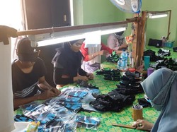 Kisah Pengusaha Sarung Tangan Kulit Bertahan di Tengah Pandemi