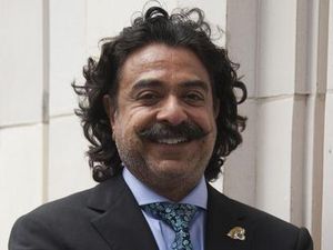 Kisah Miliarder Muslim AS Shahid Khan, Dulu Tukang Cuci Piring Kini Berharta Rp 181 T!