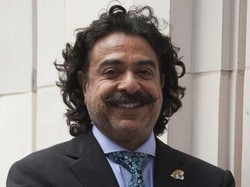 Kisah Miliarder Muslim AS Shahid Khan, Dulu Tukang Cuci Piring Kini Berharta Rp 181 T!