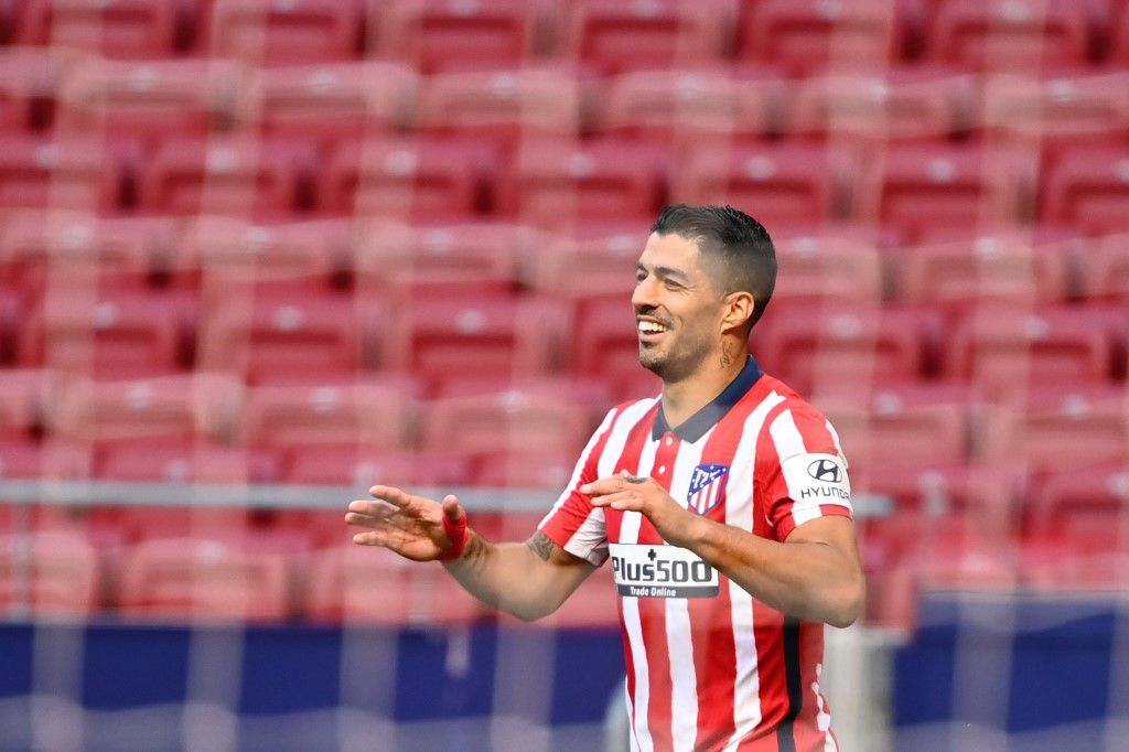 Atletico Madrid's Uruguayan forward Luis Suarez celebrates after scoring during the Spanish league football match Club Atletico de Madrid  against Granada FC at at the Wanda Metropolitano stadium in Madrid on September 27, 2020. (Photo by GABRIEL BOUYS / AFP)