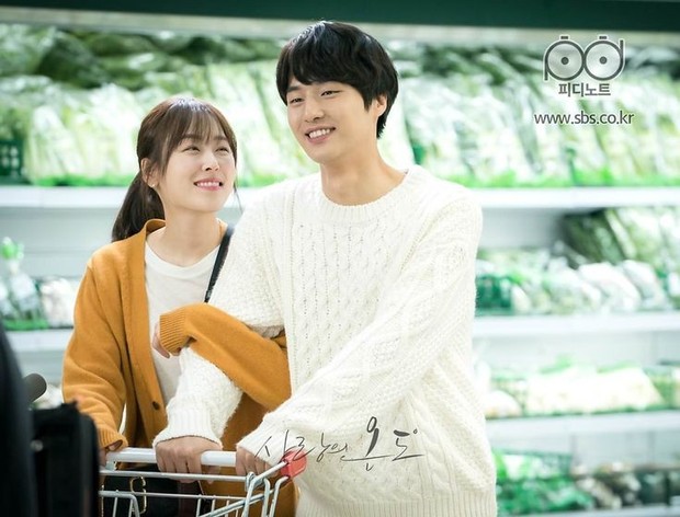 Meskipun terpaut usia tujuh tahun tapi kemistri dari Seo Hyun Jin dan Yang Se Jeong sebagai pemeran utama di drama ini patut diacungi jempol.