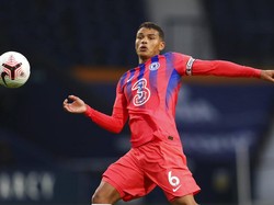 Thiago Silva Belum Lancar Bahasa Inggris, Kok Jadi Kapten sih?