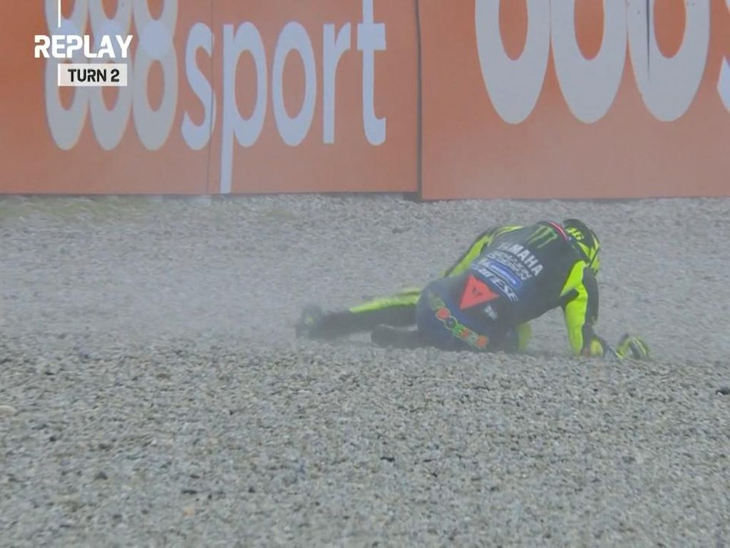 Rossi yang Malang di 2020: Didepak Yamaha, Nyaris Mati, Crash Terus, Kini Kena Corona Rossi yang Malang di 2020: Didepak Yamaha, Nyaris Mati, Crash Terus, Kini Kena Corona