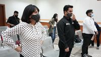 Vanessa Angel Ditegur saat Sidang, Ada Apa?