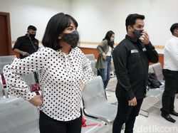 Vanessa Angel Ditegur saat Sidang, Ada Apa?