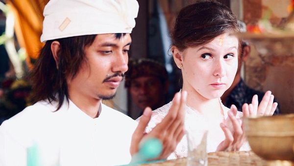 Potret Bule yang Nikahi Pria Bali, Dianggap Cantik Tapi Bukan Istri yang Baik