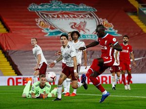 Sadio Mane Nyikut Pemain Arsenal, Dapatnya Kartu Kuning