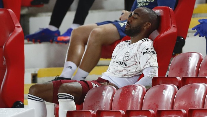 LIVERPOOL, ENGLAND - SEPTEMBER 28: Alexandre Lacazette of Arsenal looks dejected after being substituted during the Premier League match between Liverpool and Arsenal at Anfield on September 28, 2020 in Liverpool, England. Sporting stadiums around the UK remain under strict restrictions due to the Coronavirus Pandemic as Government social distancing laws prohibit fans inside venues resulting in games being played behind closed doors. (Photo by Jason Cairnduff - Pool/Getty Images)