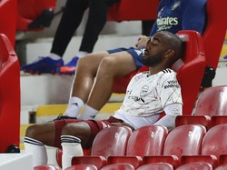 Lacazette Buang Peluang Emas, Reaksi Wasit Ikut Dibahas