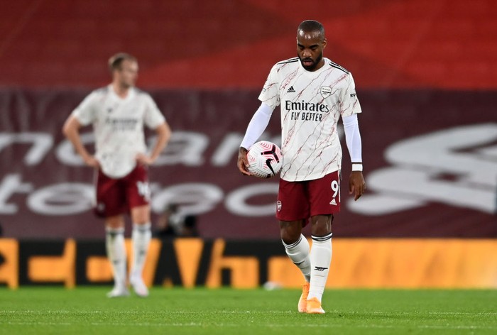 LIVERPOOL, ENGLAND - SEPTEMBER 28: Alexandre Lacazette of Arsenal looks dejected during the Premier League match between Liverpool and Arsenal at Anfield on September 28, 2020 in Liverpool, England. Sporting stadiums around the UK remain under strict restrictions due to the Coronavirus Pandemic as Government social distancing laws prohibit fans inside venues resulting in games being played behind closed doors. (Photo by Laurence Griffiths/Getty Images)