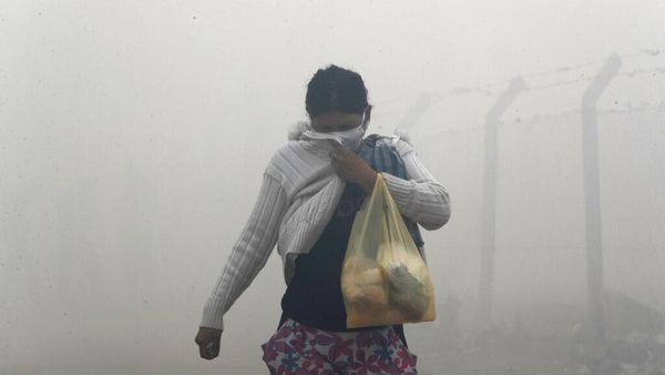 Asap Kebakaran TPA Menutupi Lingkungan Miskin di Paraguay