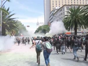 Demo Menuntut Aborsi Dilegalkan di Meksiko Ricuh