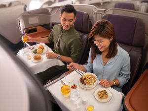 Rekomendasi untuk Traveler Pencinta Kuliner: 5 Maskapai dengan Sajian Terenak