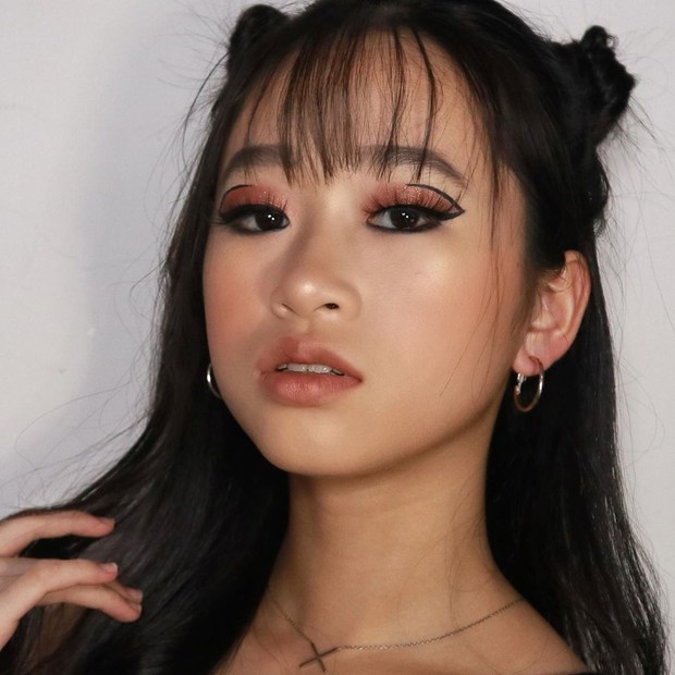 Warm rose juga menjadi salah satu warna yang disukai banyak orang karena cocok diaplikasikan disemua warna kulit.