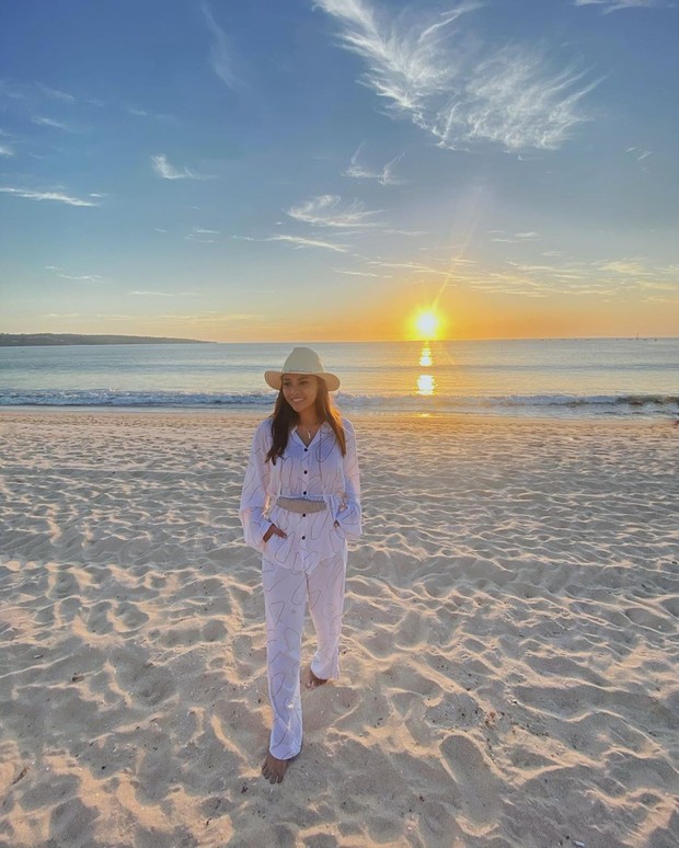 OOTD ke pantai ala Aurel