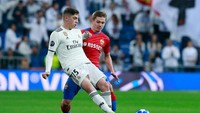 Federico Valverde sudah memperkuat Real Madrid sejak 2018. Posisi aslinya adalah sebagai gelandang tengah (Getty Images/Gonzalo Arroyo Moreno)