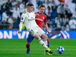 Federico Valverde sudah memperkuat Real Madrid sejak 2018. Posisi aslinya adalah sebagai gelandang tengah (Getty Images/Gonzalo Arroyo Moreno)