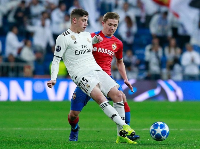 MADRID, SPAIN - DECEMBER 12:  Federico Valverde of Real Madrid is closed down by Ivan Oblyakov of CSKA during the UEFA Champions League Group G match between Real Madrid  and CSKA Moscow at Bernabeu on December 12, 2018 in Madrid, Spain.  (Photo by Gonzalo Arroyo Moreno/Getty Images)