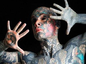 Guru di Prancis Dilarang Mengajar Gegara Tubuh Dipenuhi Tato