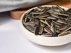 Dikupaskan Kuaci oleh Bocah Sepupunya, Netizen Ini Menangis Haru