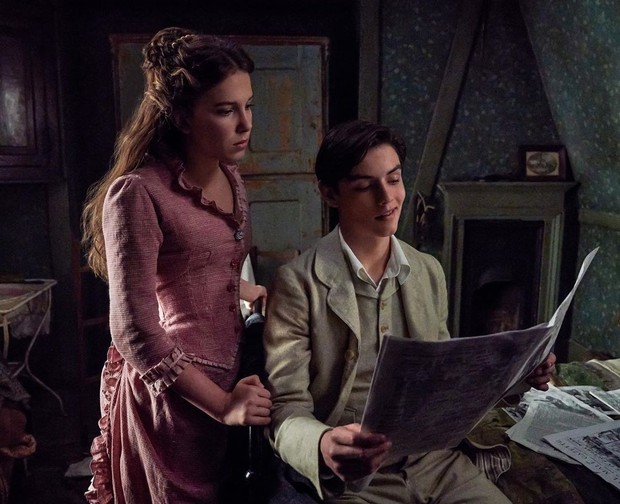 Enola Holmes merupakan sebuah film bertema misteri dan penuh petualangan. Meski demikian, film ini dikemas secara ringan dan menyenangkan berbeda dengan film bertema misterius atau detektif lainnya.