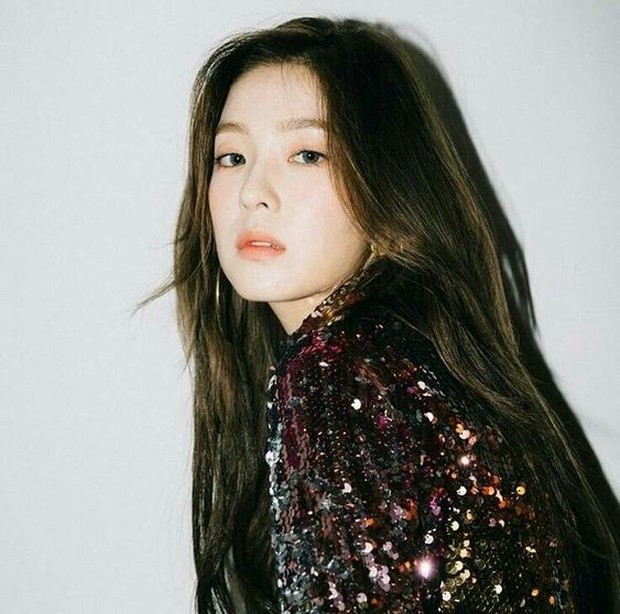 Butuh waktu lama untuk dekat dan merasa nyaman bahkan susah bertukar nomor telepon.