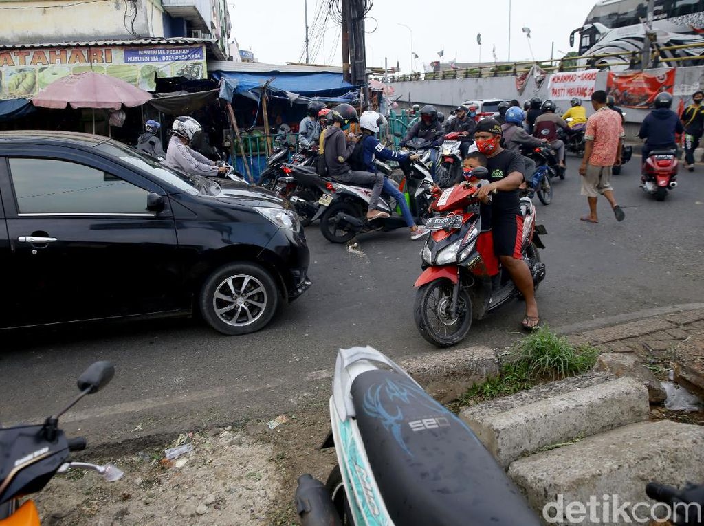 Bandel, Pemotor Lawan Arah Bahayakan Pengguna Jalan Bandel, Pemotor Lawan Arah Bahayakan Pengguna Jalan