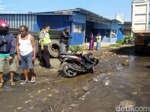 Pemotor Tewas Usai Tabrak Belakang Truk Parkir di Sukabumi