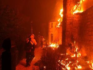 Kilang Anggur Terkenal AS Dilalap Api