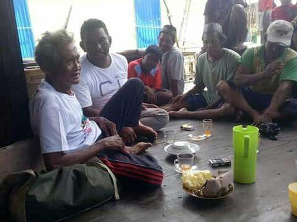 Nelayan Lansia Terombang-ambing di Laut 7 Hari: Tak Makan-Tak Ditolong Kapal Nelayan Lansia Terombang-ambing di Laut 7 Hari: Tak Makan-Tak Ditolong Kapal