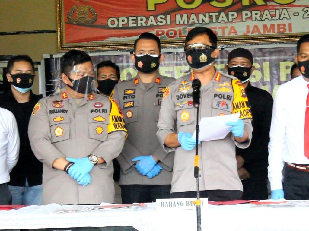 Kabur Sejak 2013, Perampok Emas Rp 9 Miliar di Jambi Ditangkap Polisi Kabur Sejak 2013, Perampok Emas Rp 9 Miliar di Jambi Ditangkap Polisi
