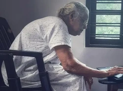 Foto Nenek 90 Tahun Pakai Laptop, Kenapa Viral?