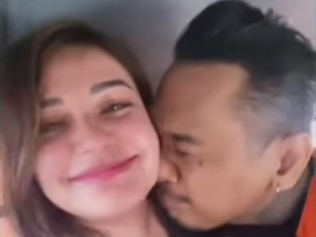 Ditegur Jaksa, Nora Hapus Video Cumbu dengan Jerinx di Mobil Tahanan dari IG Ditegur Jaksa, Nora Hapus Video Cumbu dengan Jerinx di Mobil Tahanan dari IG