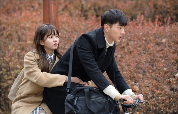 Ji Soo melakukan peran cinta pertama di sekolah menengah dengan sangat baik, seperti cara dia memakai hatinya dan melindungi Yoo Seul yang sangat berharga.