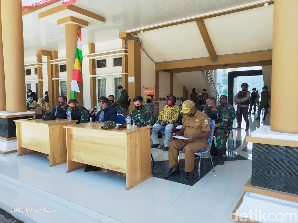 Bupati-Kapolres Intan Jaya Minta Masyarakat Saling Jaga Keamanan Bupati-Kapolres Intan Jaya Minta Masyarakat Saling Jaga Keamanan