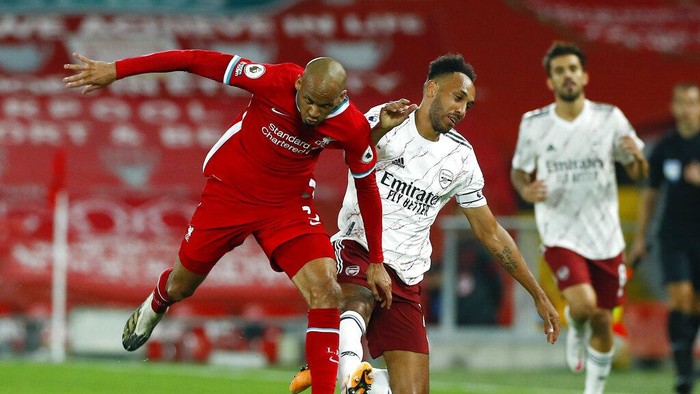 Liverpools Fabinho, left, and Arsenals Pierre-Emerick Aubameyang battle for the ball during the English Premier League soccer match between Liverpool and Arsenal at Anfield in Liverpool, England, Monday, Sept. 28, 2020. (Jason Cairnduff/Pool via AP)