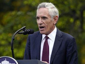 Penasihat Corona Trump Mengundurkan Diri, Pernah Tolak Aturan Wajib Masker Penasihat Corona Trump Mengundurkan Diri, Pernah Tolak Aturan Wajib Masker