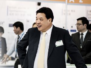 Kisah Sukses Mantan Sopir yang Kini Jadi Orang Ke-2 Terkaya di Korea Kisah Sukses Mantan Sopir yang Kini Jadi Orang Ke-2 Terkaya di Korea
