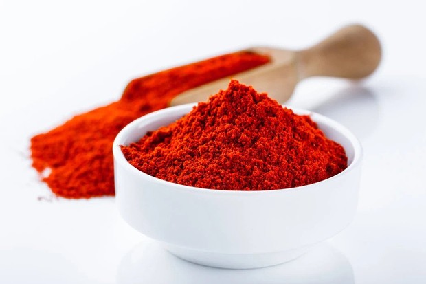 Rasa asap dan pedas dari smoked paprika bisa membuat masakan kamu kaya rasa apalagi disertai warna merah tua dari paprikanya.