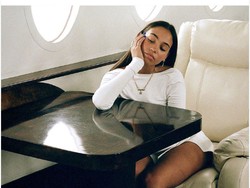 Selebgram Ketahuan Pura-pura Naik Pesawat Pribadi, Ternyata Cuma Studio Foto