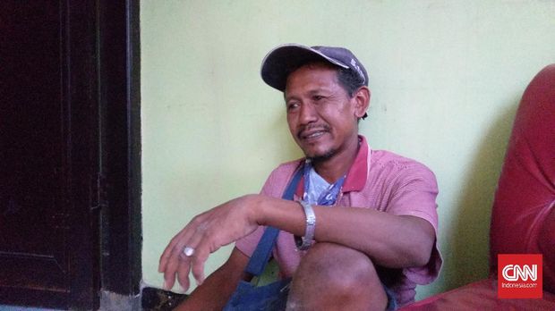Parman, Warga Kota Depok mengaku waswas harus tetap nyoblos di pilkada saat Depok berstatus zona merah Covid-19.