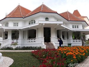 Wisata Omah Lowo Belanda Kuno yang Disulap Jadi Galeri Batik