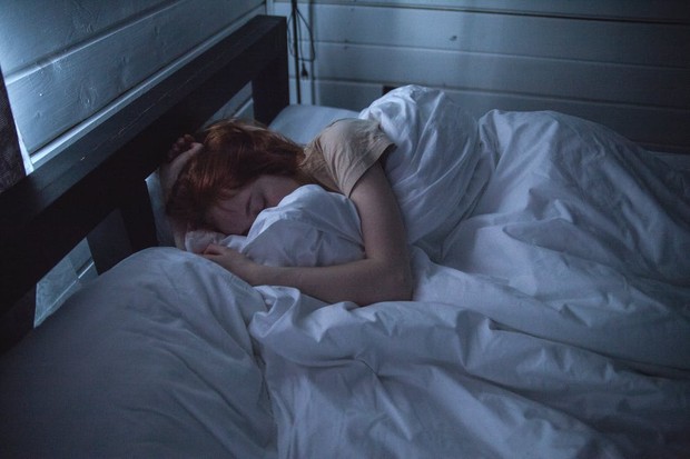 Tidur yang cukup agar dapat dengan mudah mengatasi stres.