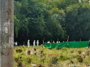 Terima Pemakaman Berprotokol COVID-19, Warga Jember Gali Lagi Makam yang Diuruk